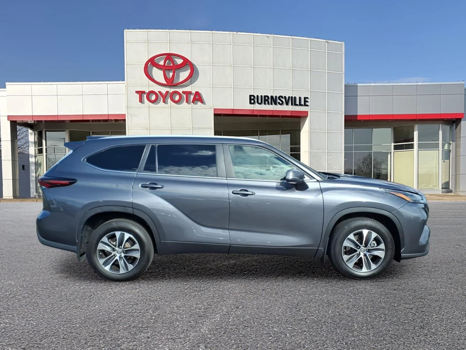 Certified 2024 Toyota Highlander XLE with VIN 5TDKDRBH2RS552923 for sale in Burnsville, Minnesota