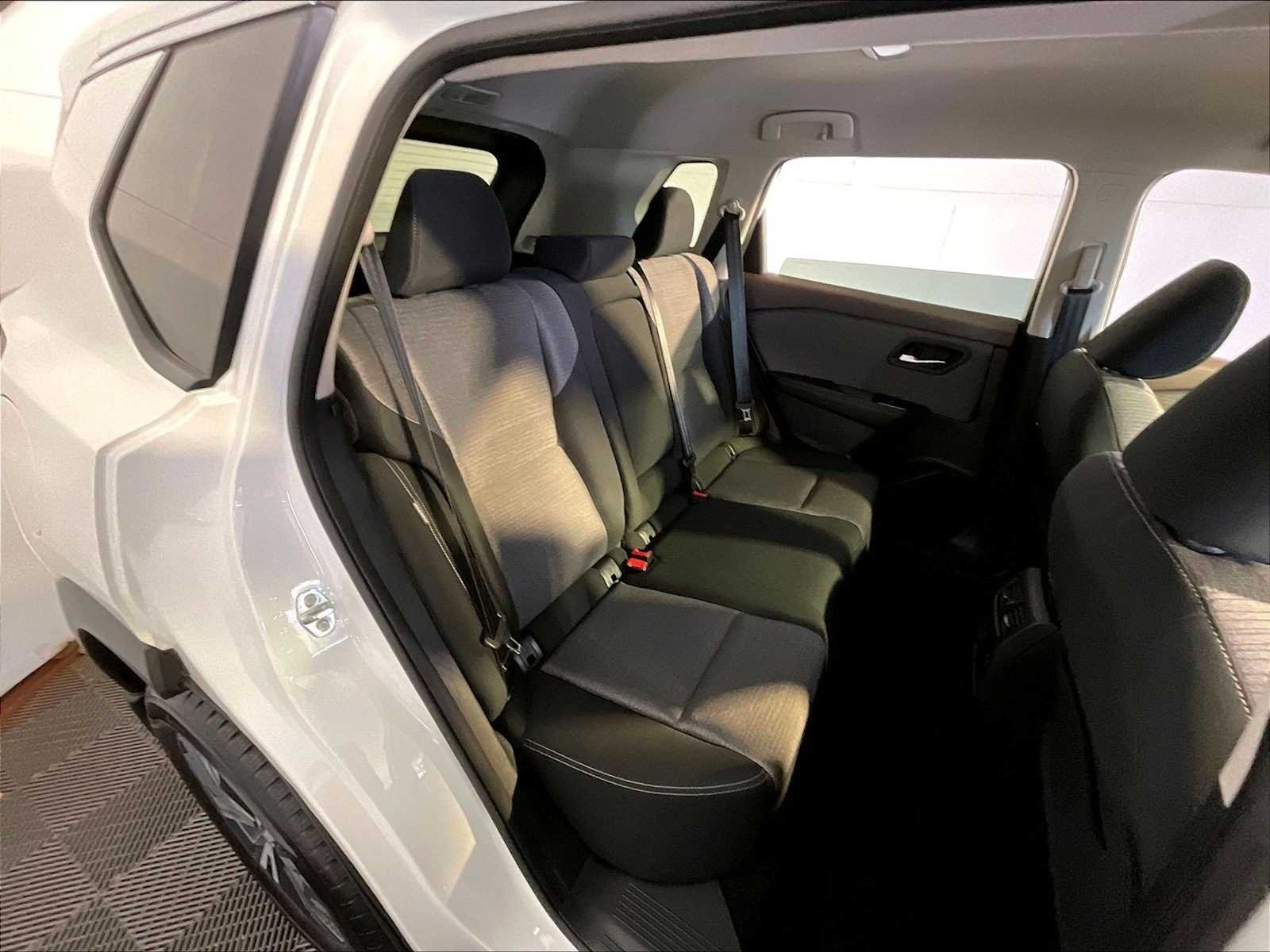 Used 2021 Pearl White Tricoat Nissan SV image 23