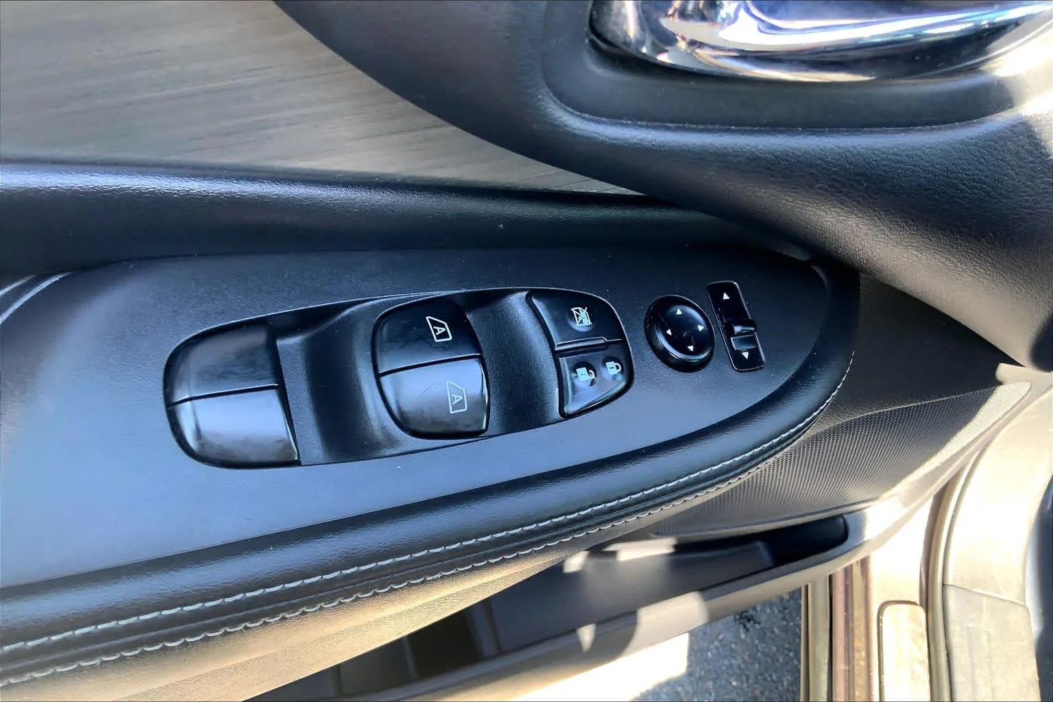 Used 2015 Java Metallic Nissan SV image 36
