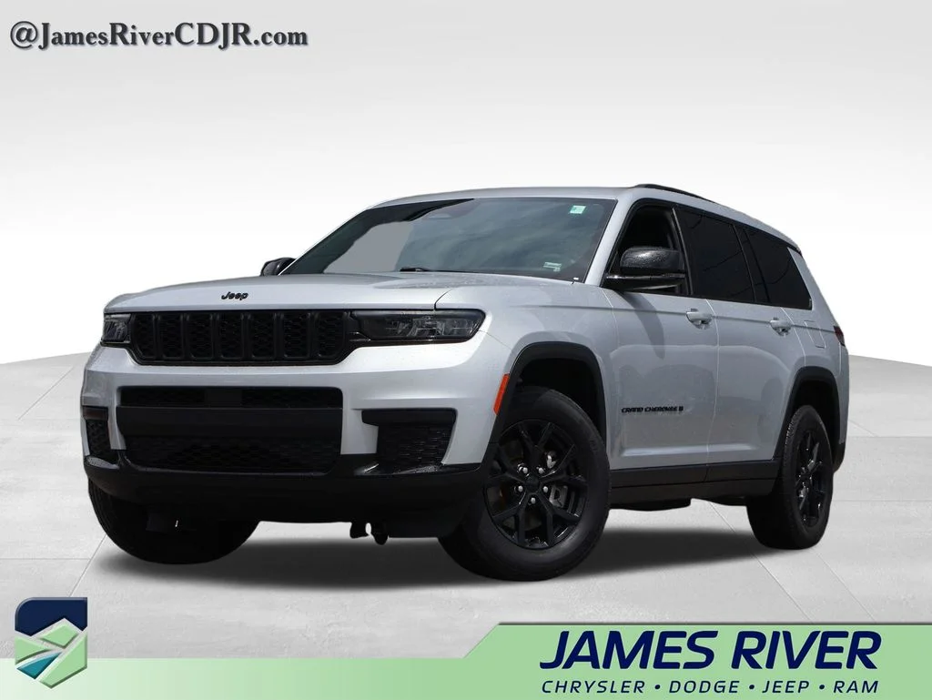 Used 2024 Silver Jeep Altitude image 1