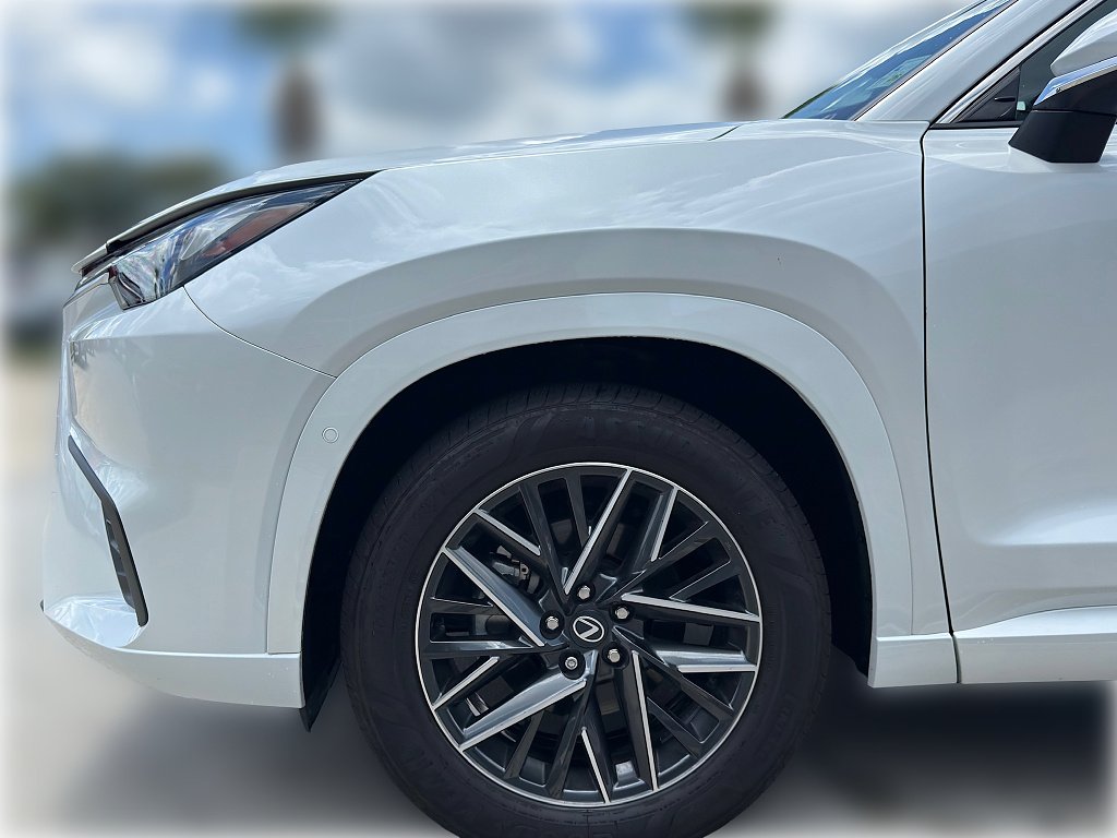 Certified Used 2026 WIND CHILL PEARL Lexus Premium image 4