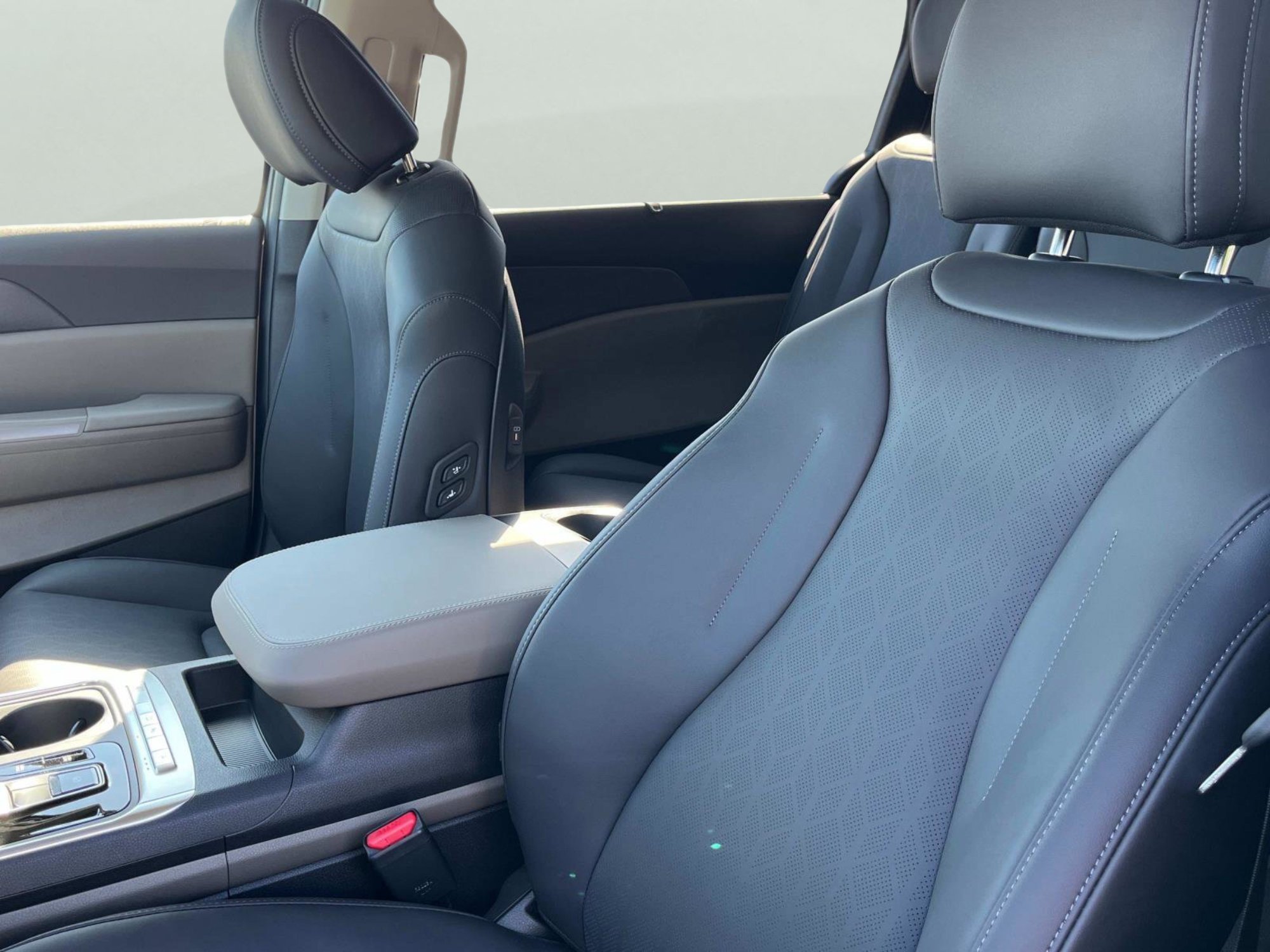 New 2026 Ivory Silver Kia EX image 28
