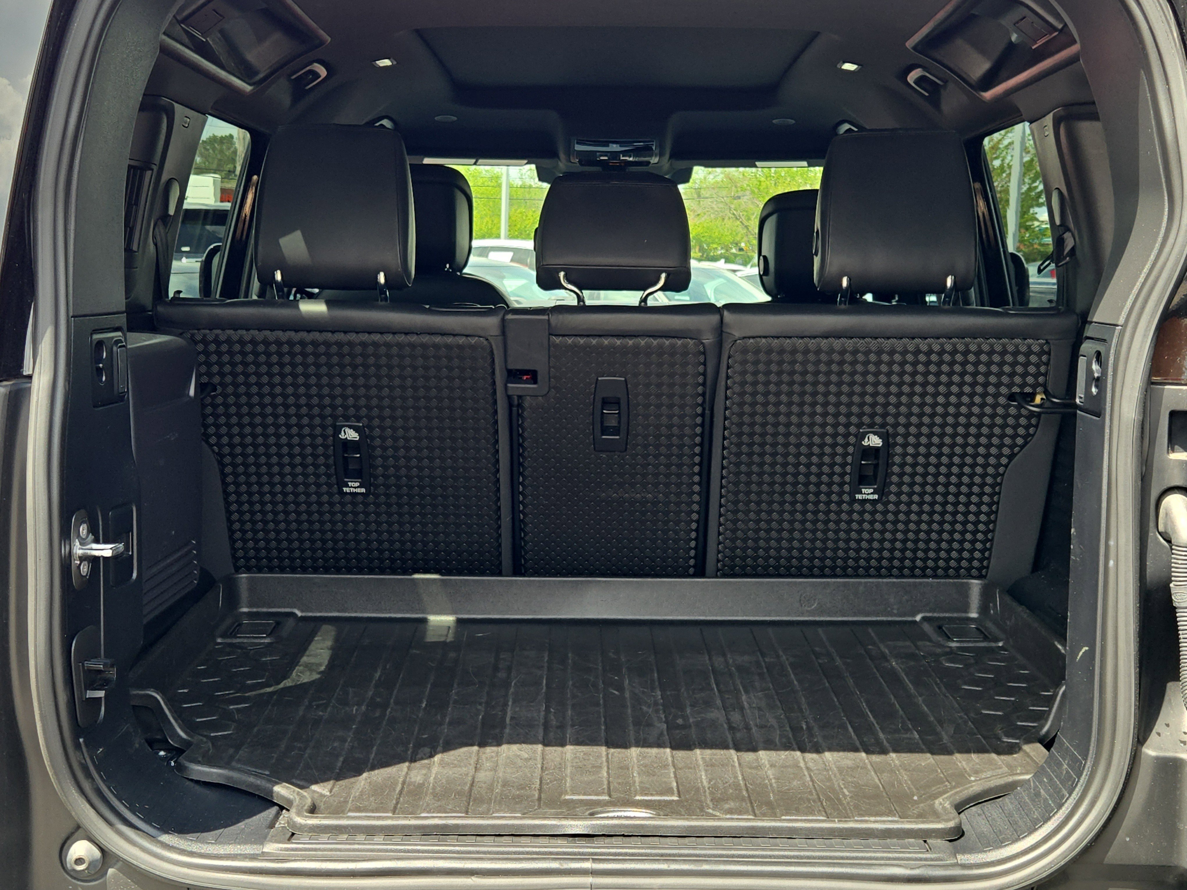 Used 2023 Black Land Rover V8 image 14