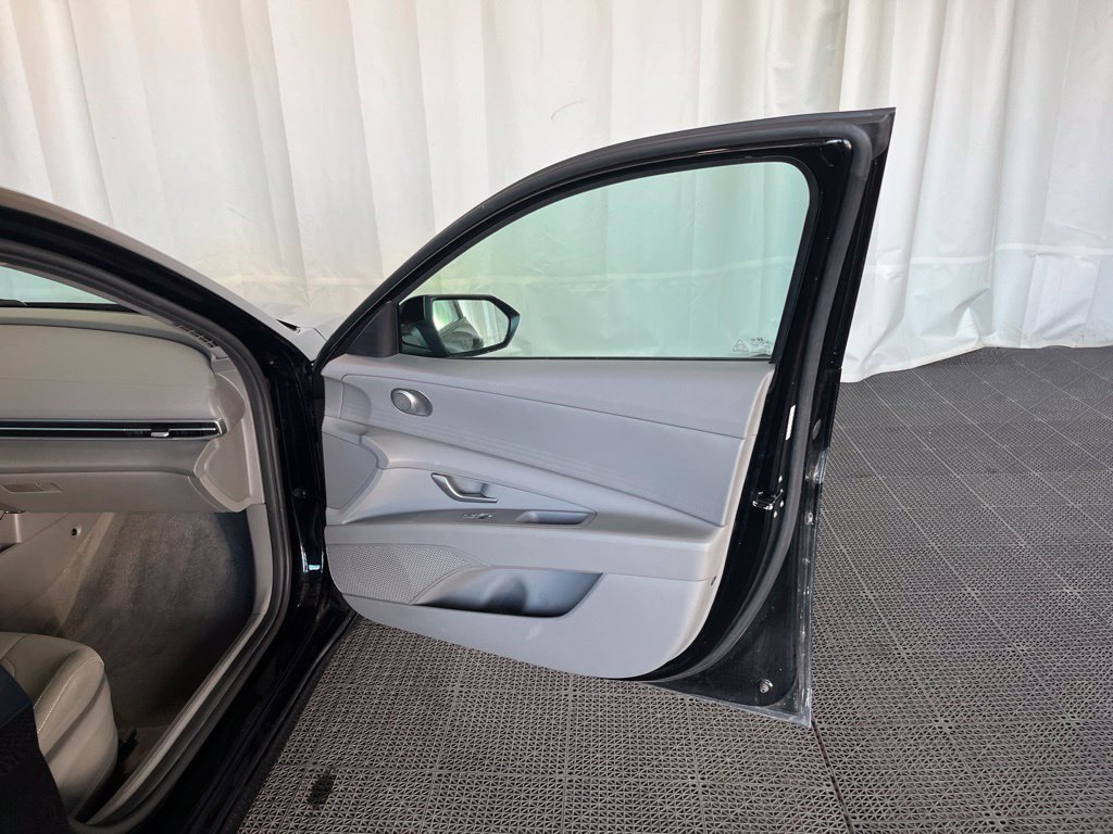 Used 2021 Black Hyundai SEL image 18