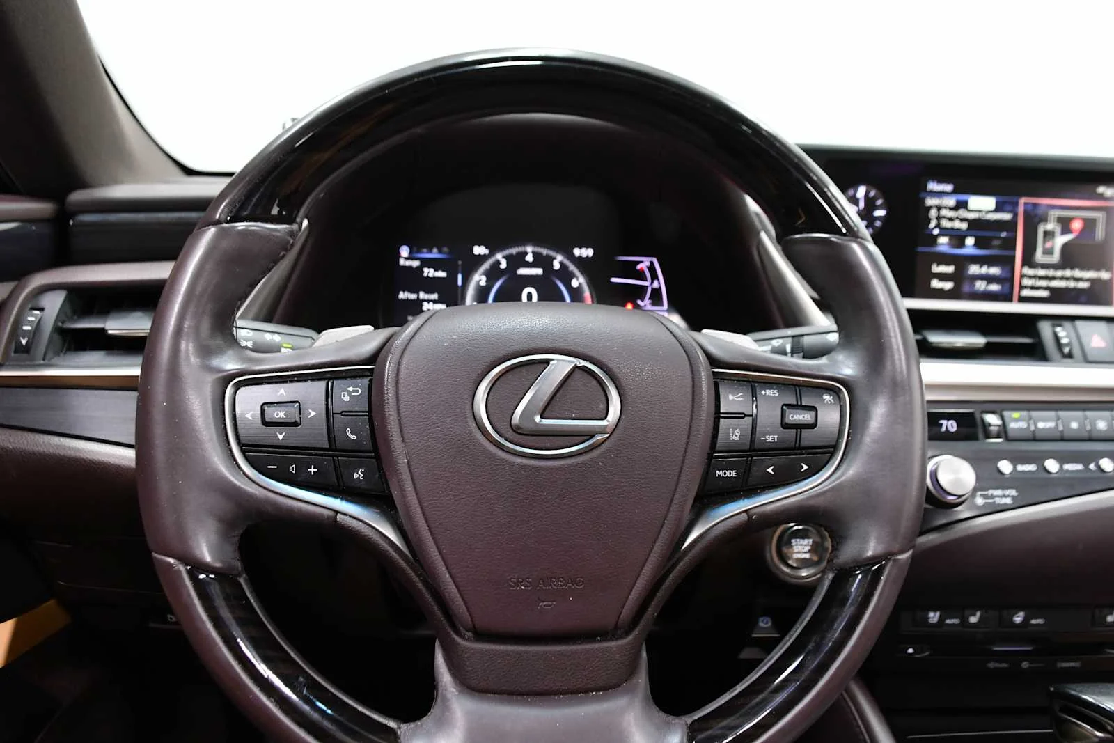 Used 2021 Eminent White Pearl Lexus  image 17