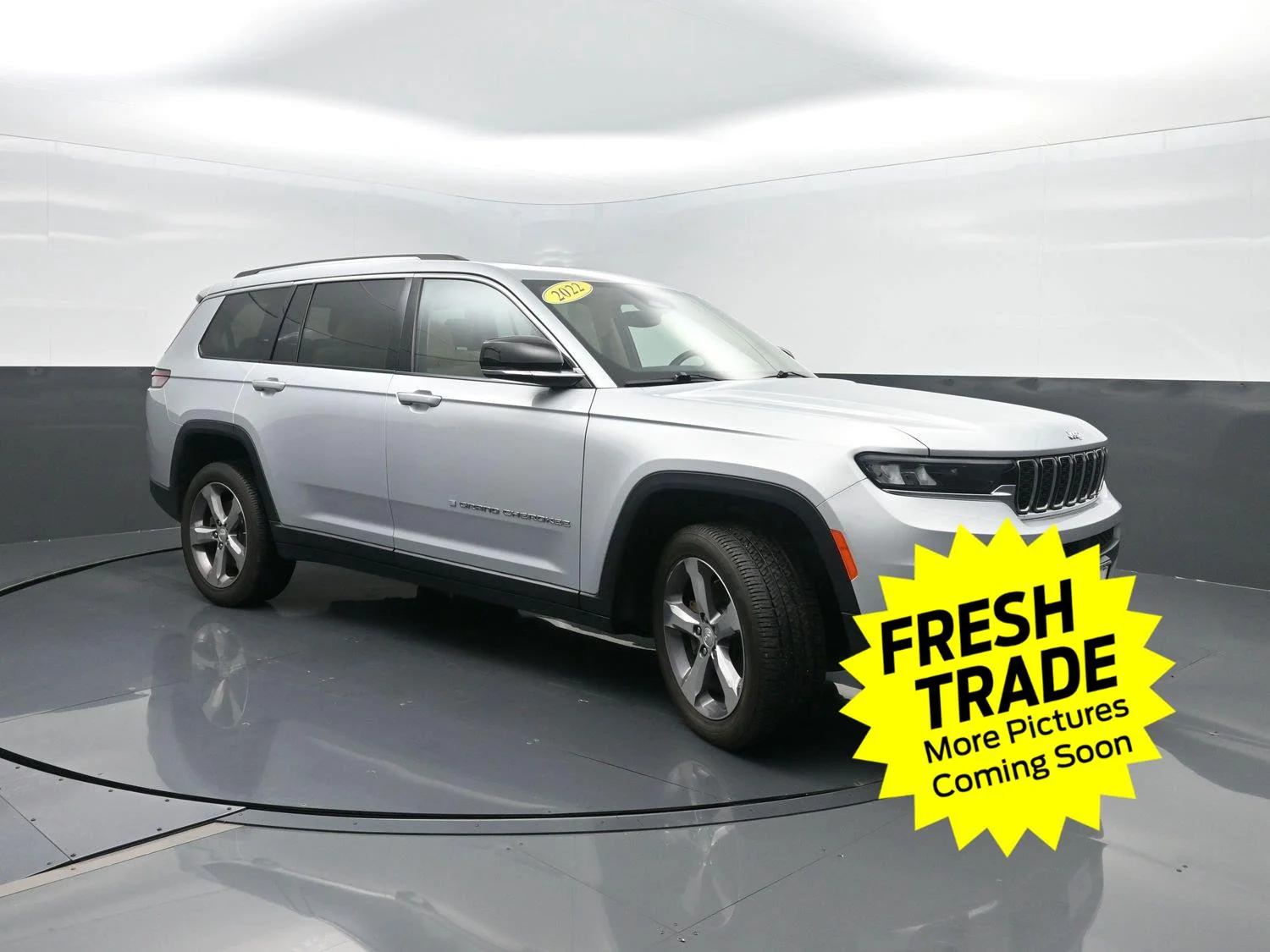 Used 2022 Silver Zynith Jeep Limited image 4