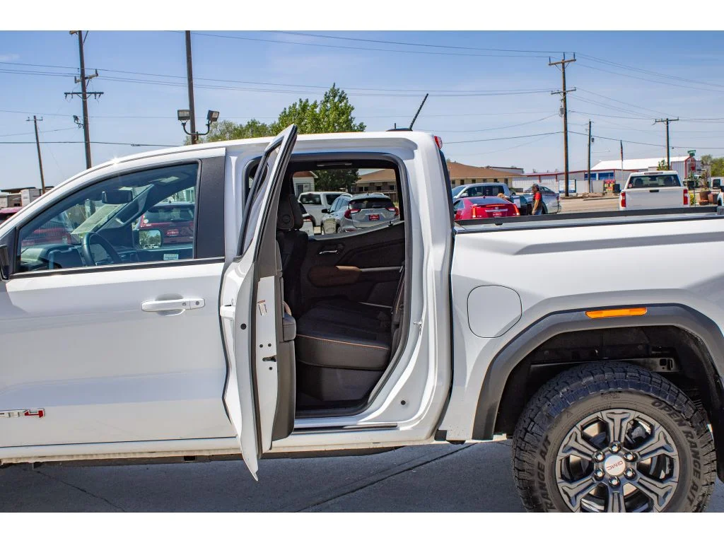2025 GMC Canyon AT4 - Photo 16