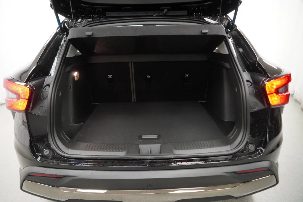 New 2026 Mosaic Black Metallic Chevrolet ACTIV image 33