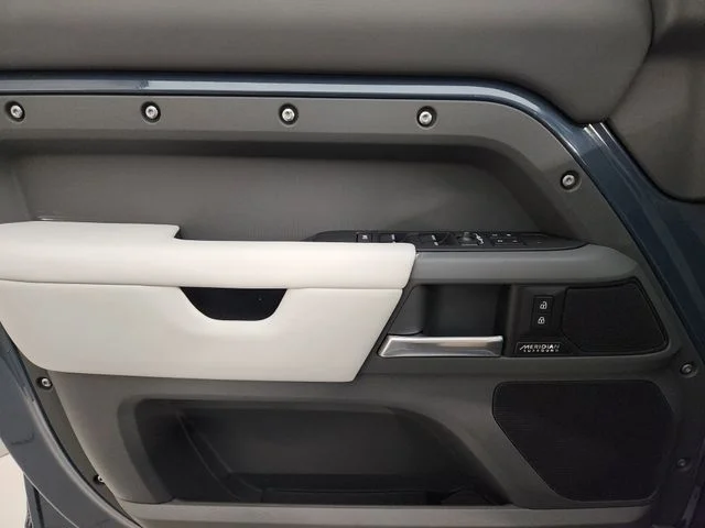 2026 Land Rover Defender X-Dynamic SE - Photo 23