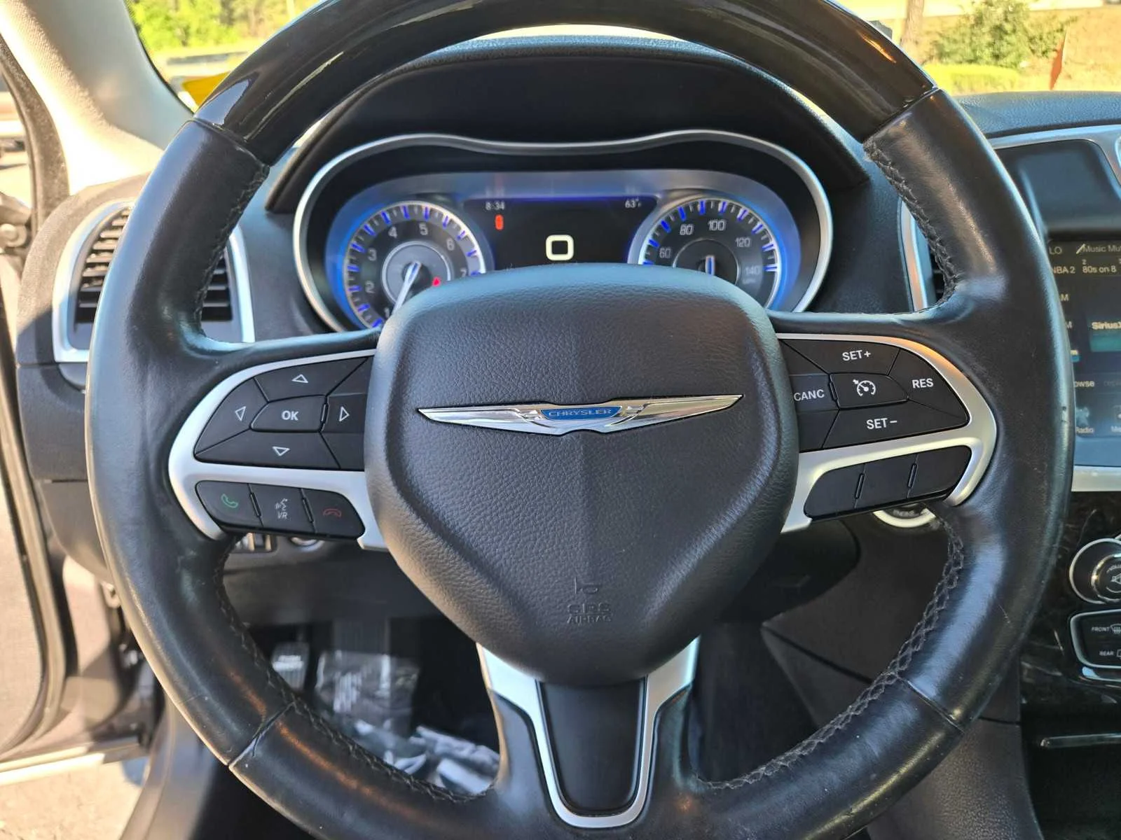 Used 2016  Chrysler 300C image 22