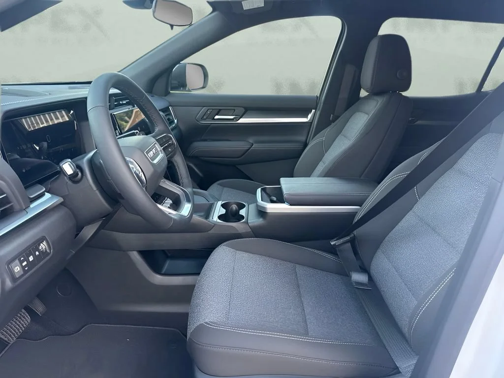 New 2027 Summit White GMC Elevation image 9