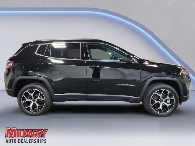 New 2026 Diamond Black Crystal Pearl-Coat Exterior Paint Jeep Limited image 6