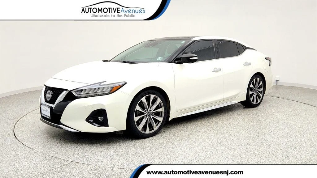 2023 Nissan Maxima Platinum's photo