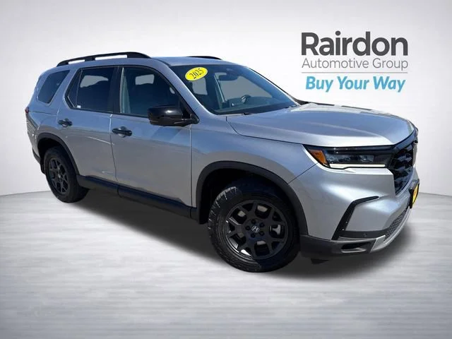 2025 Honda Pilot TrailSport AWD's photo