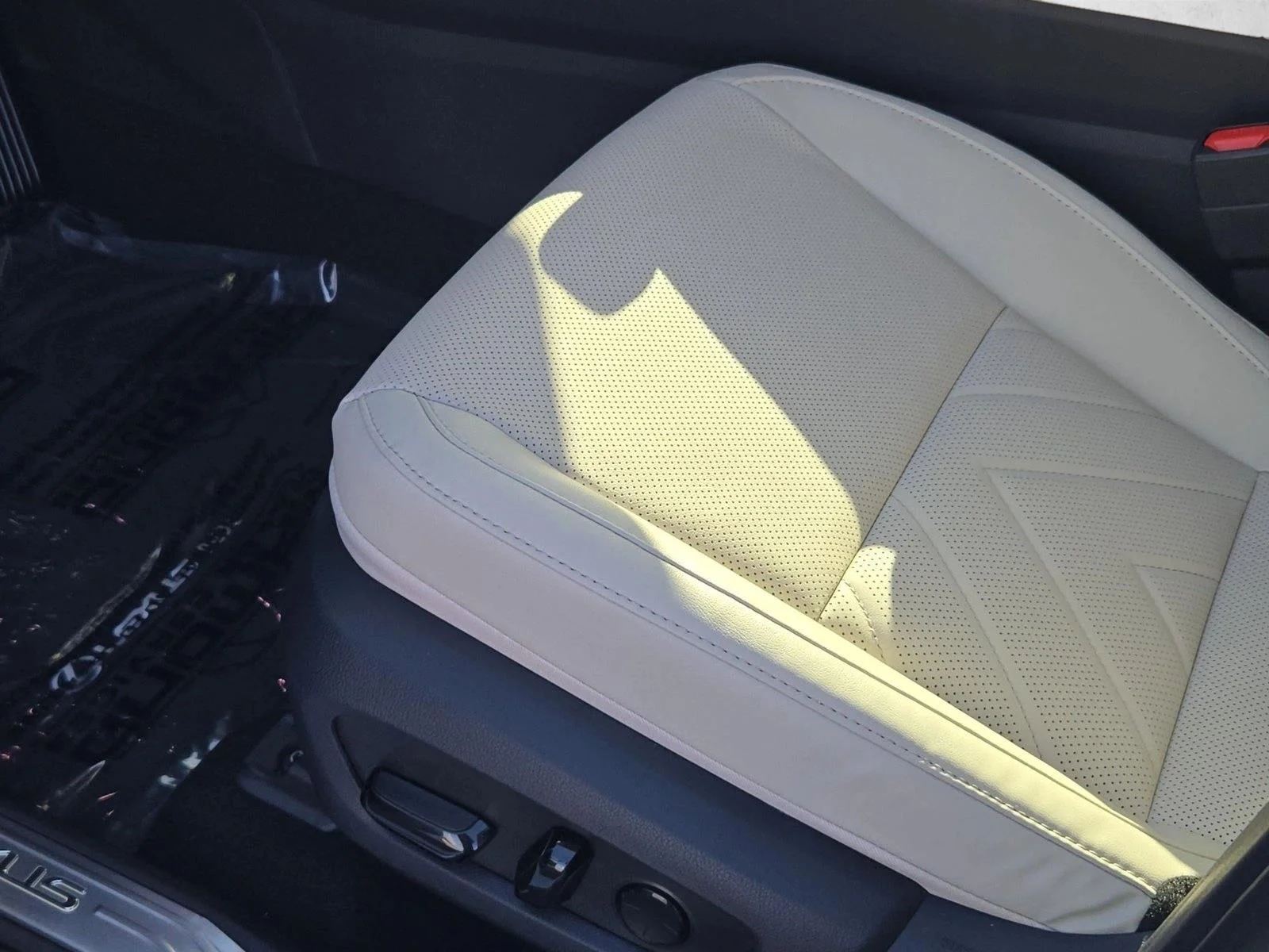 New 2026 Ultra White Lexus  350 LUXURY AWD image 4