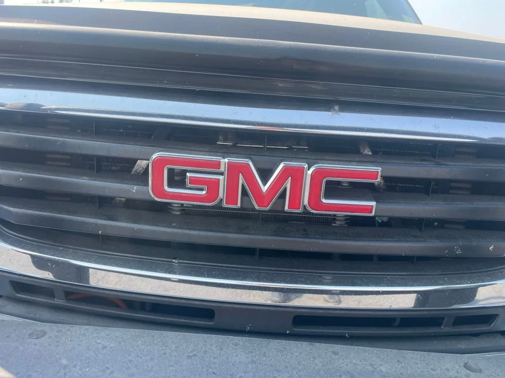 Used 2004 Silver GMC SLT image 9