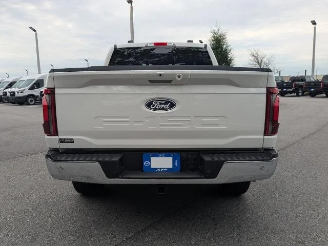 New 2025 Star White Metallic Tri-Coat Ford Lariat image 35