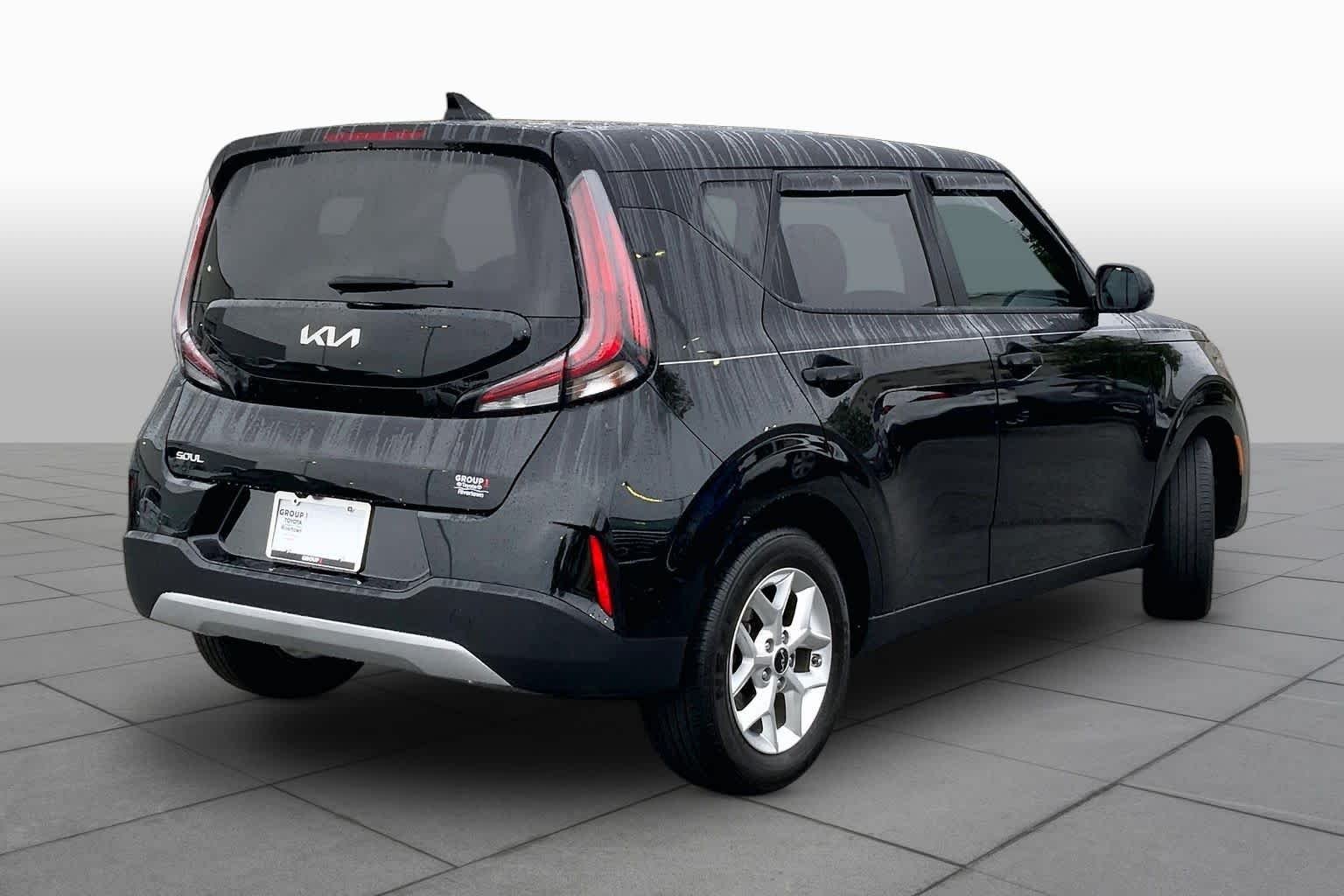 Used 2024 Fusion Black Kia LX image 13