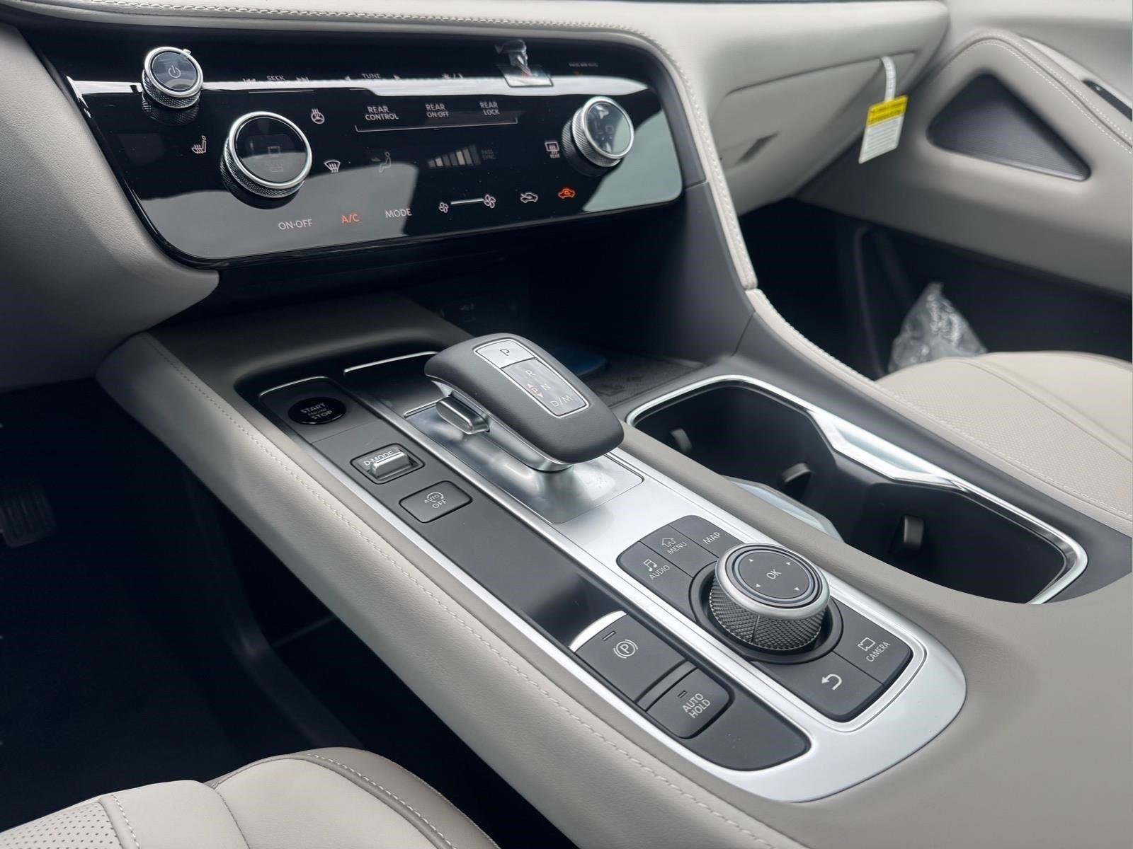 New 2027 RADIANT WHITE INFINITI Luxe AWD image 24