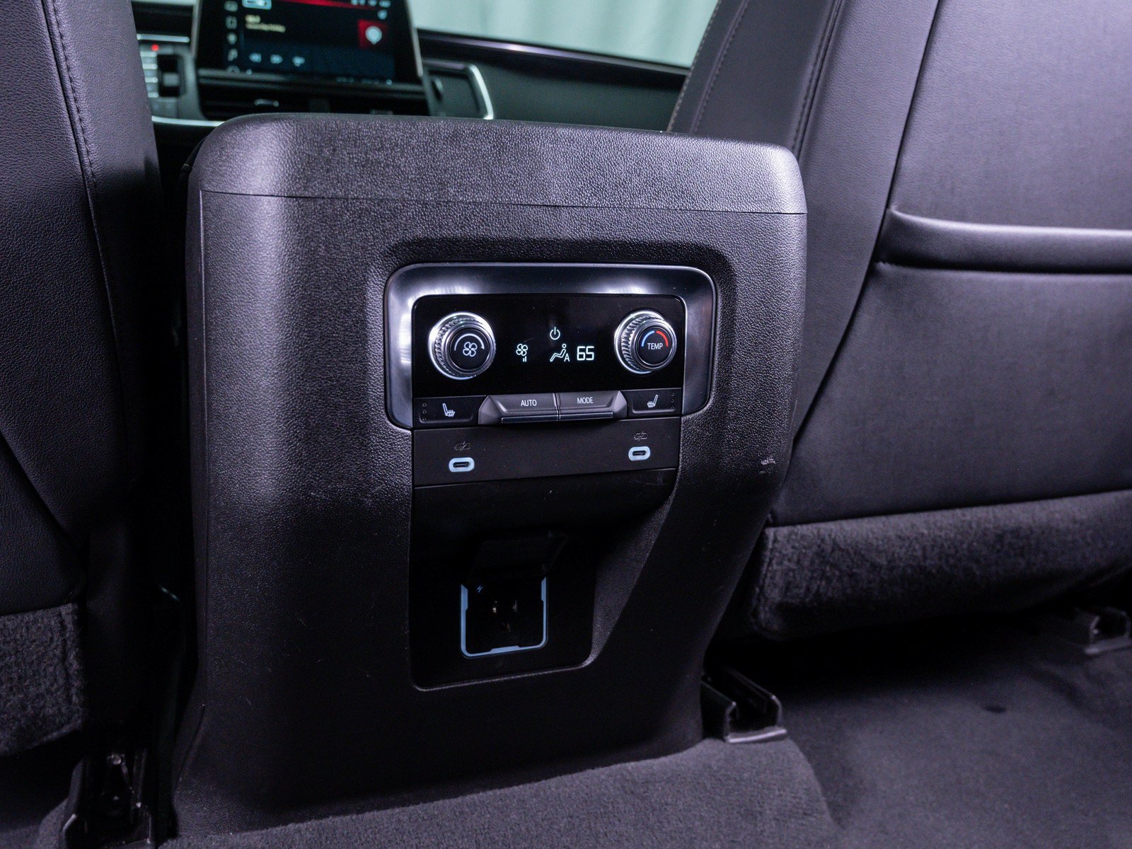 Used 2022 White Frost Tricoat GMC SLT image 18