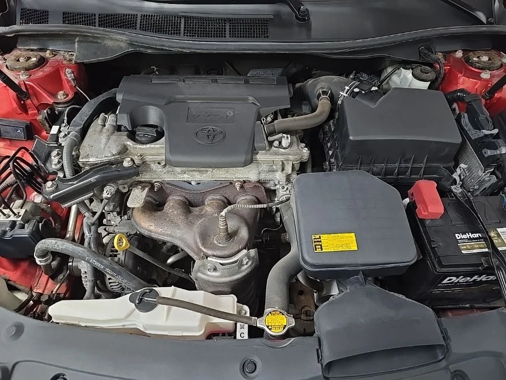 Used 2013 Red Toyota LE image 12