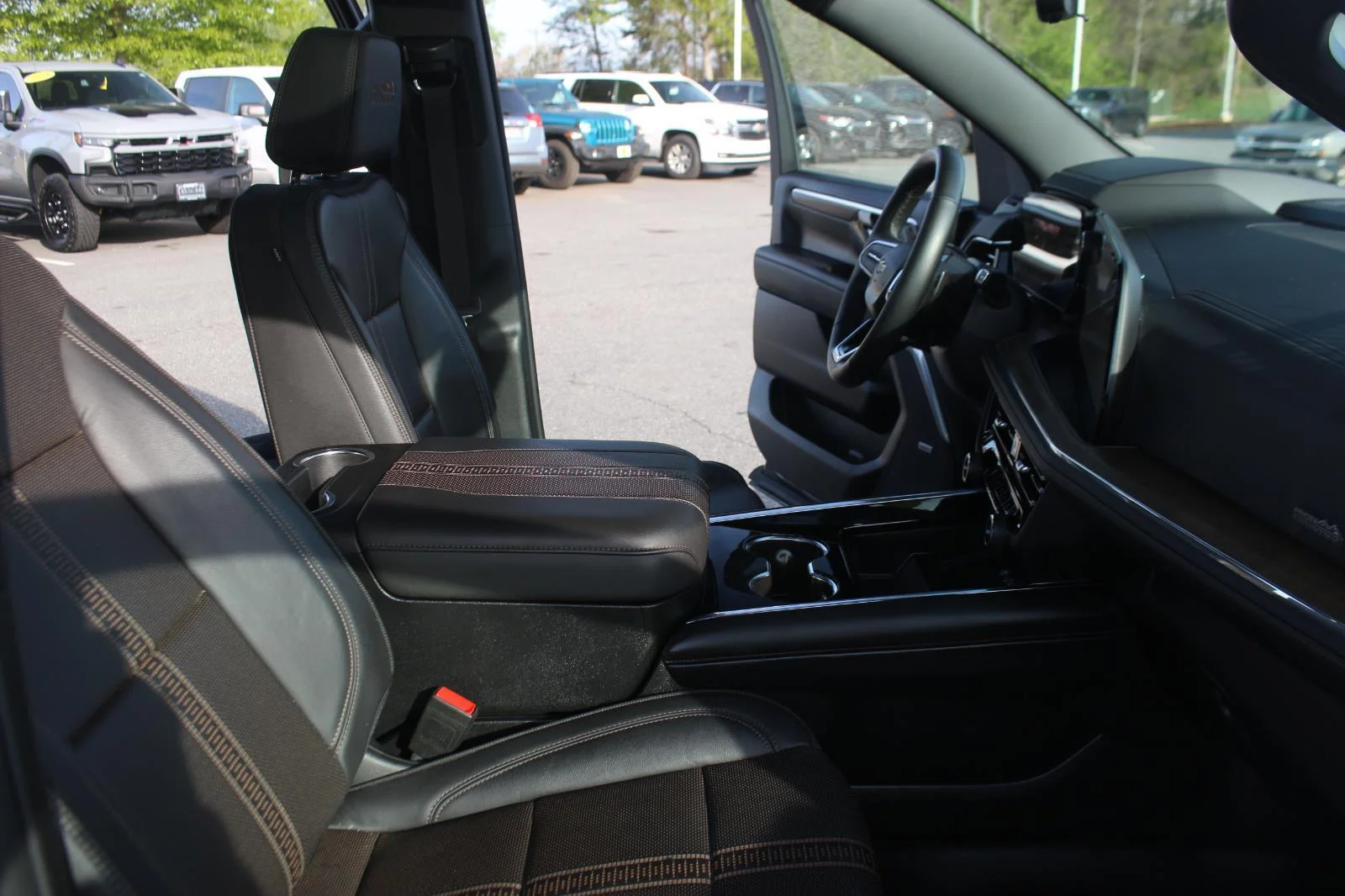 Used 2025 Black Chevrolet High Country image 37