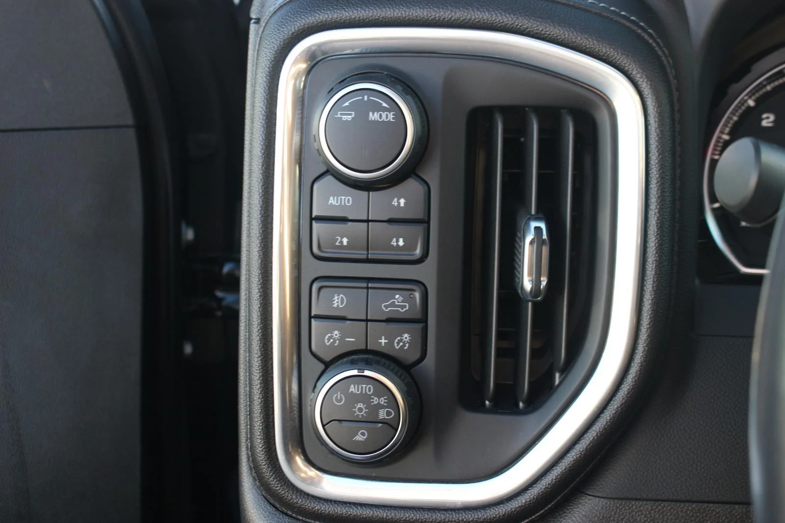 Used 2022 Black Chevrolet LTZ image 34
