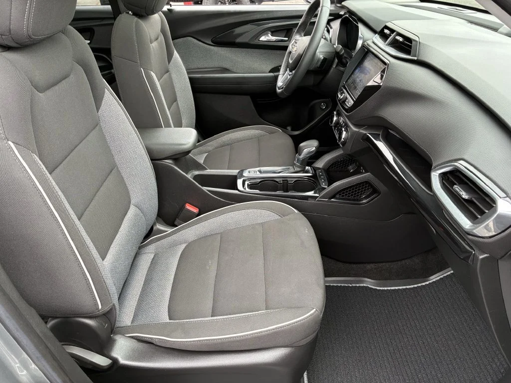 Used 2023 STERLING GRAY METALLIC Chevrolet LT image 21