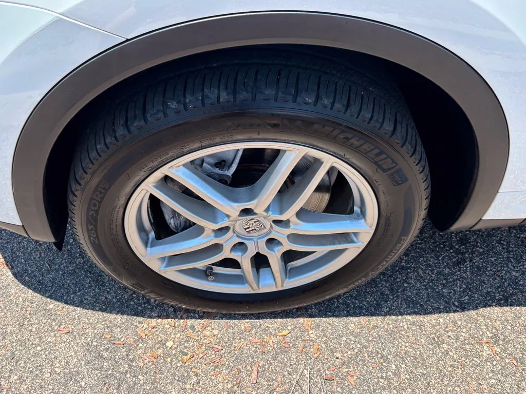 Used 2016  Porsche Base image 17