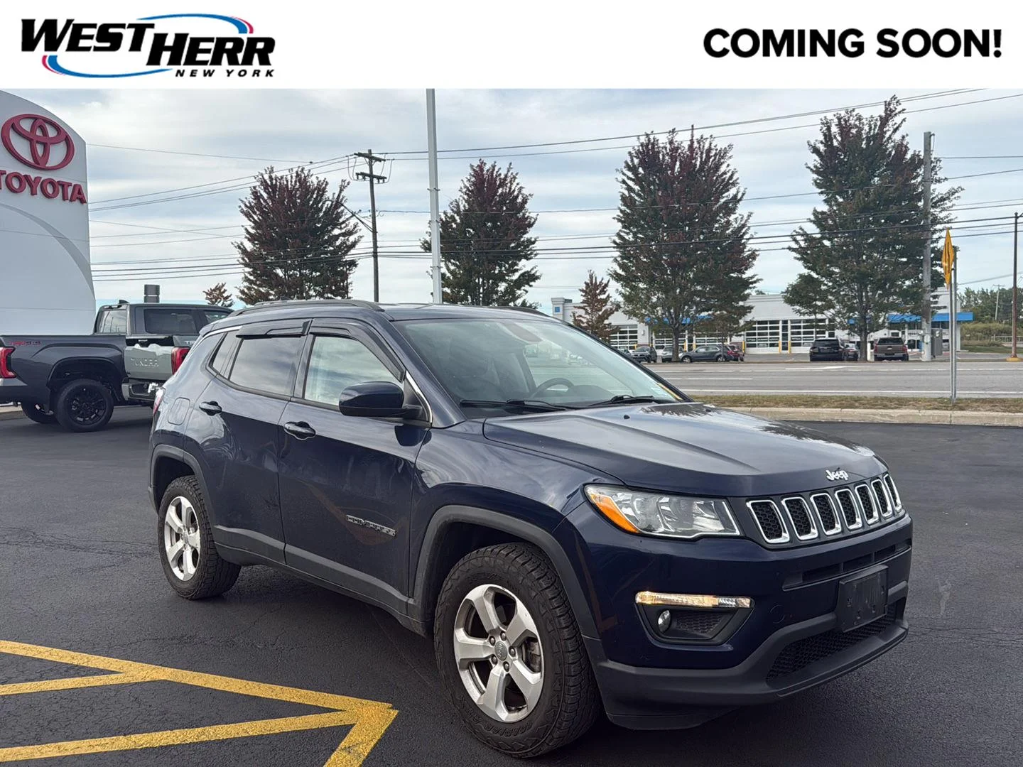 Used 2019 Jazz Blue Pearlcoat Jeep Latitude image 1