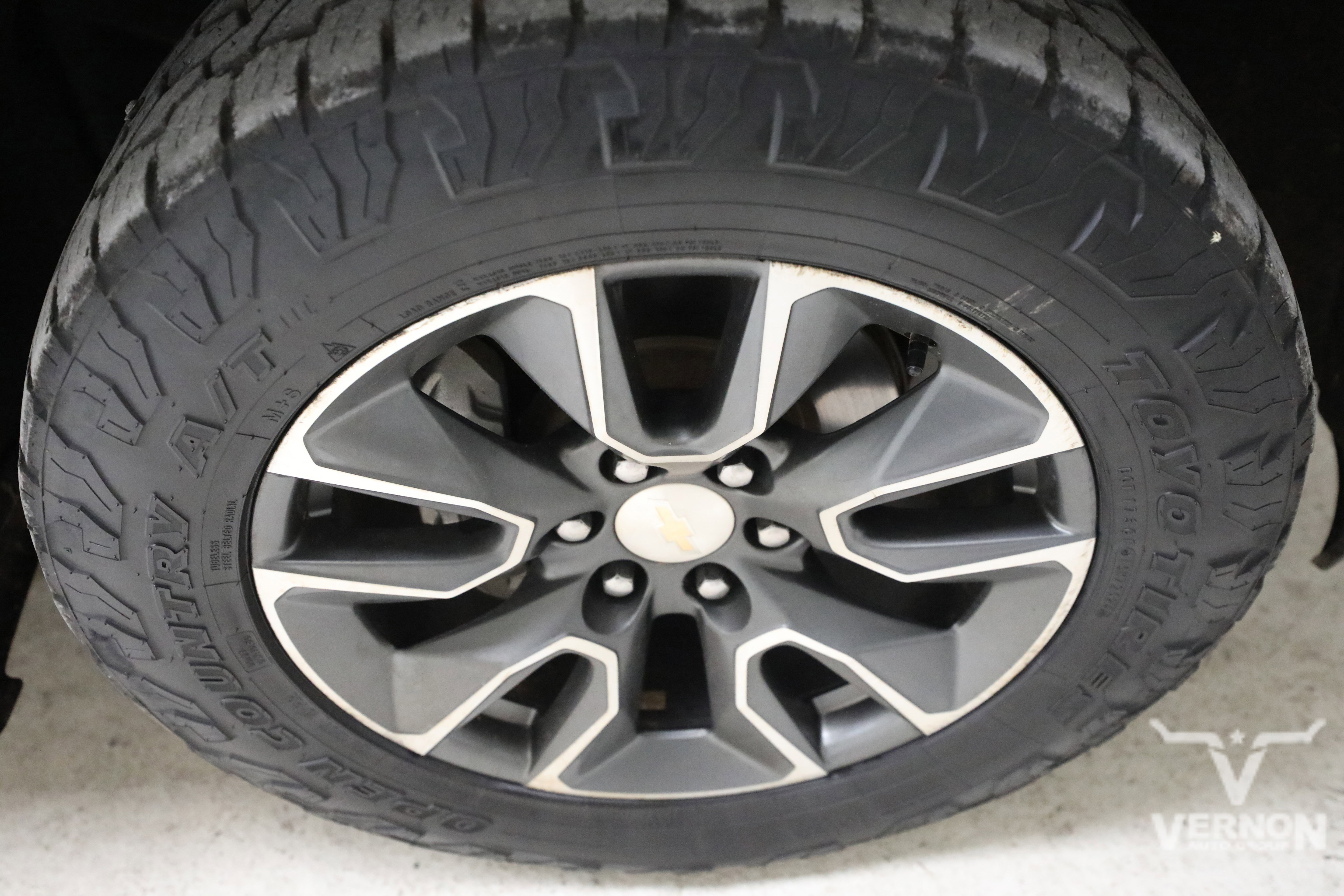 Used 2023 Black Chevrolet Y image 31