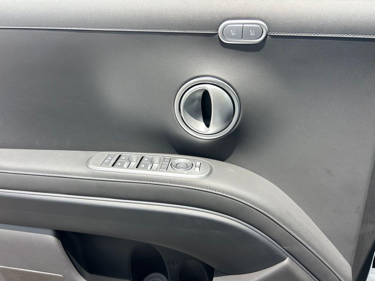 New 2026 White Hyundai Blue SEL Premium 7P image 12