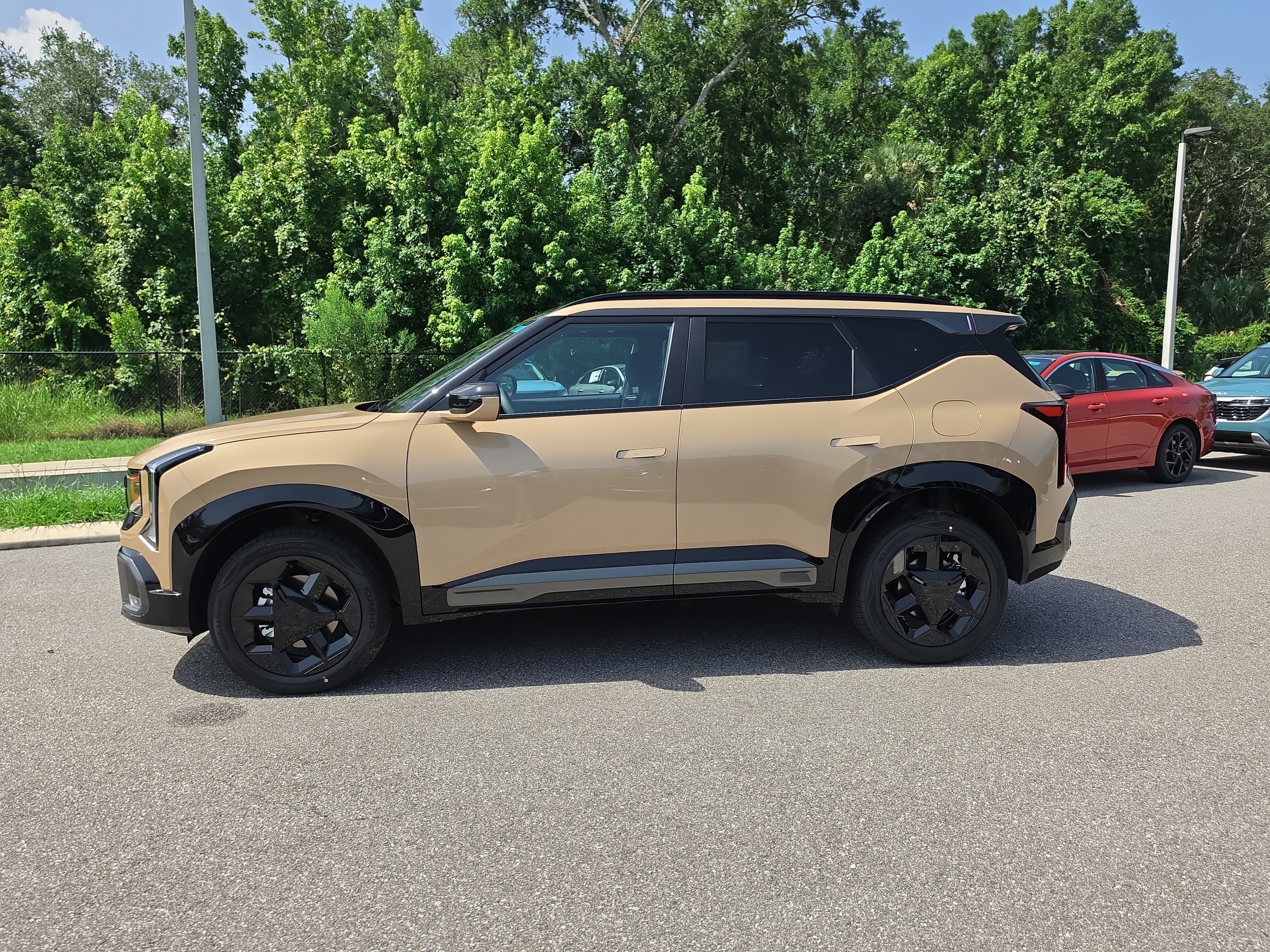 New 2027 Terrain Brown Kia X-Line S image 5