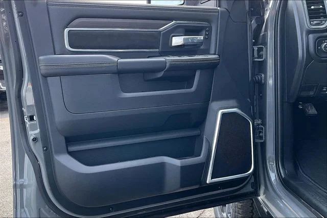 New 2026 Ceramic Gray Clear-Coat Exterior Paint RAM Laramie image 25
