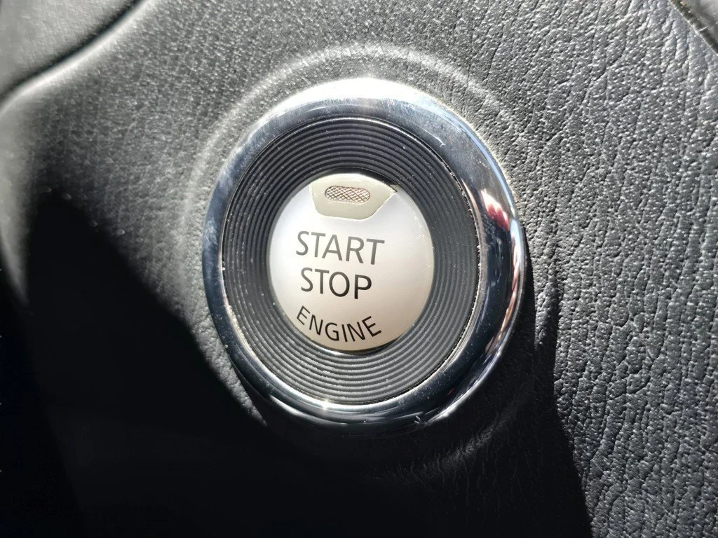 Used 2020 Brilliant Silver Metallic Nissan SL image 9
