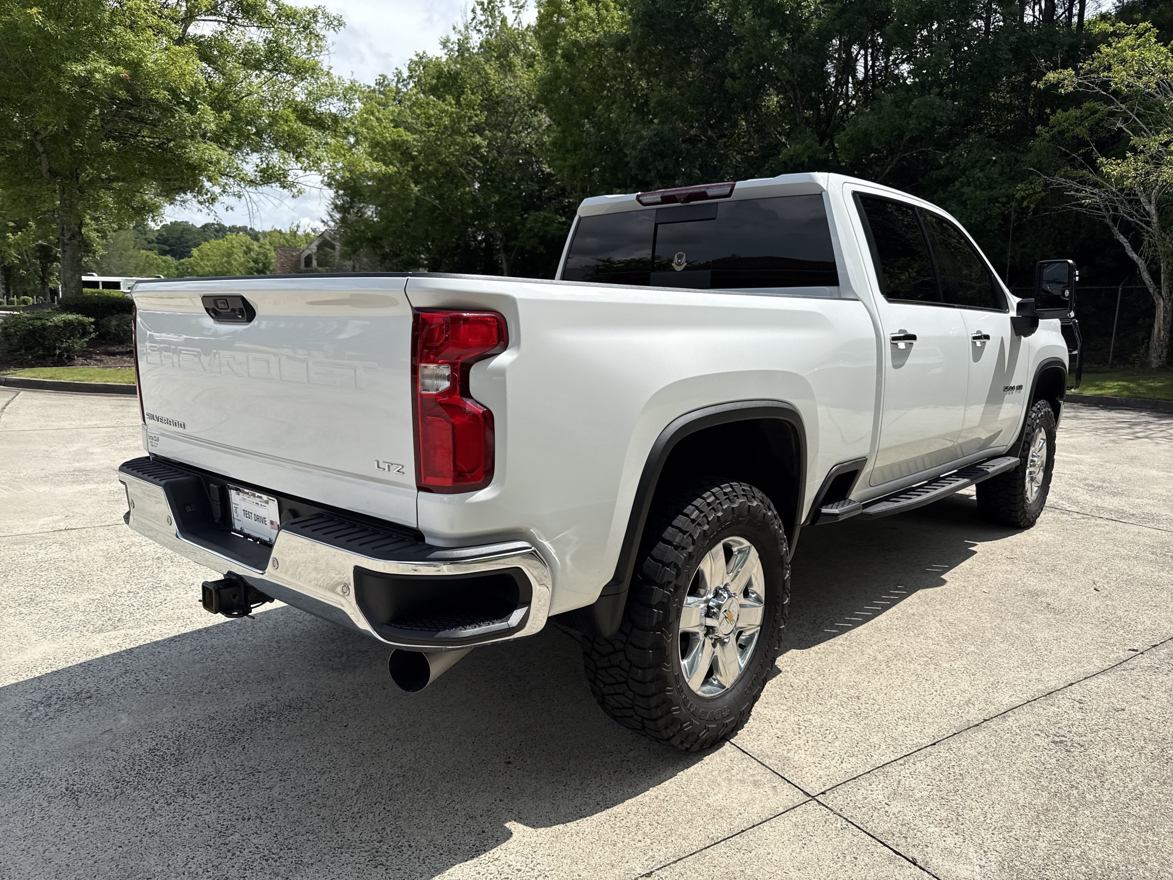 Used 2022 Summit White Chevrolet LTZ image 7
