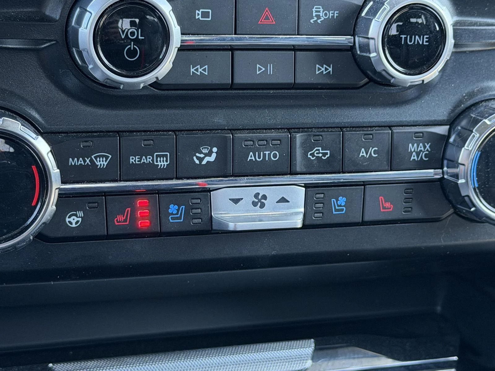Used 2025 Agate Black Ford Lariat image 8