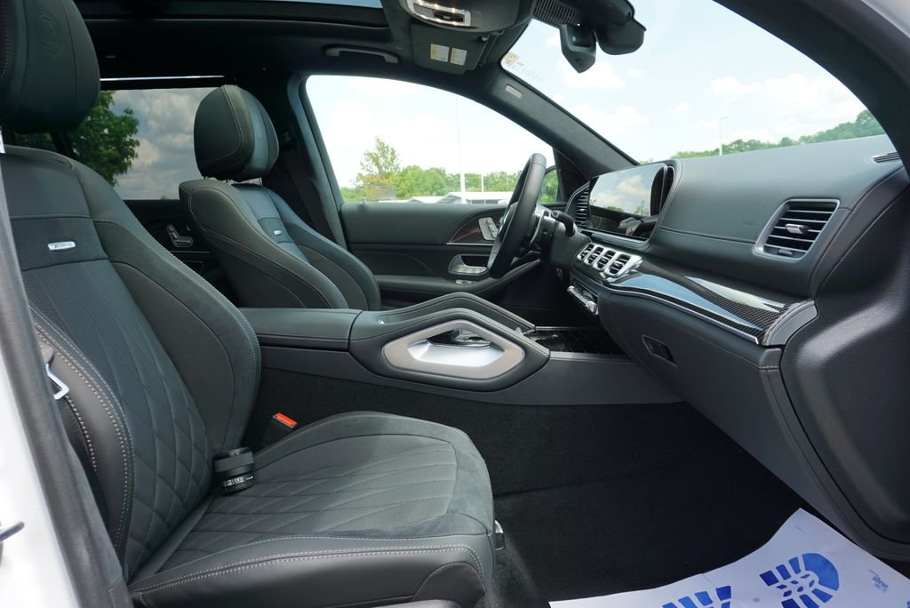 New 2026 MANUFAKTUR Moonlight White Metallic Mercedes-Benz GLS 63 AMG® image 50
