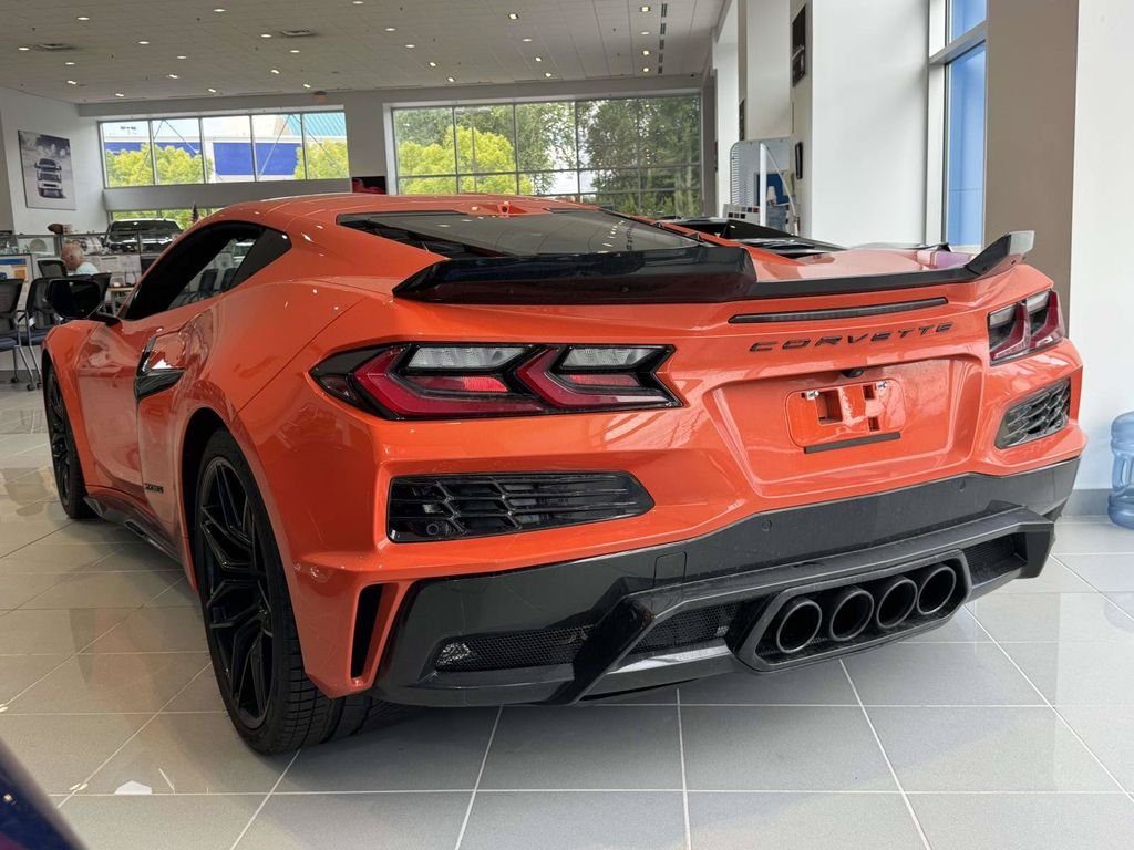 Used 2025 Orange Chevrolet Z06 image 23