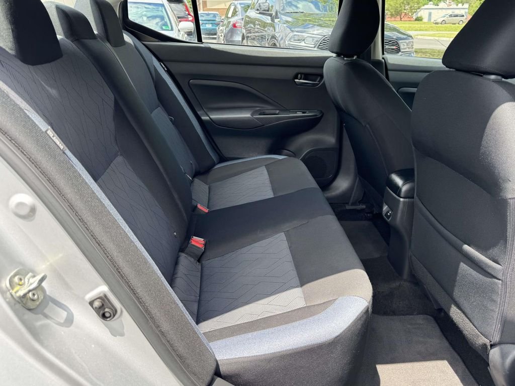 Used 2025 Silver Nissan 1.6 SV image 15