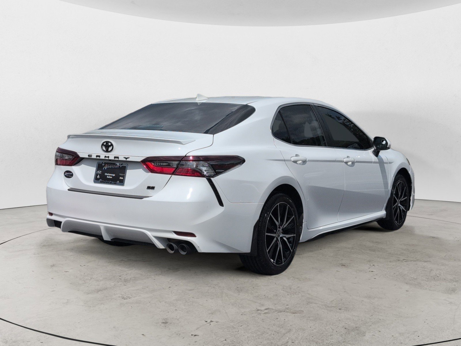 Used 2024 Ice Toyota SE image 3
