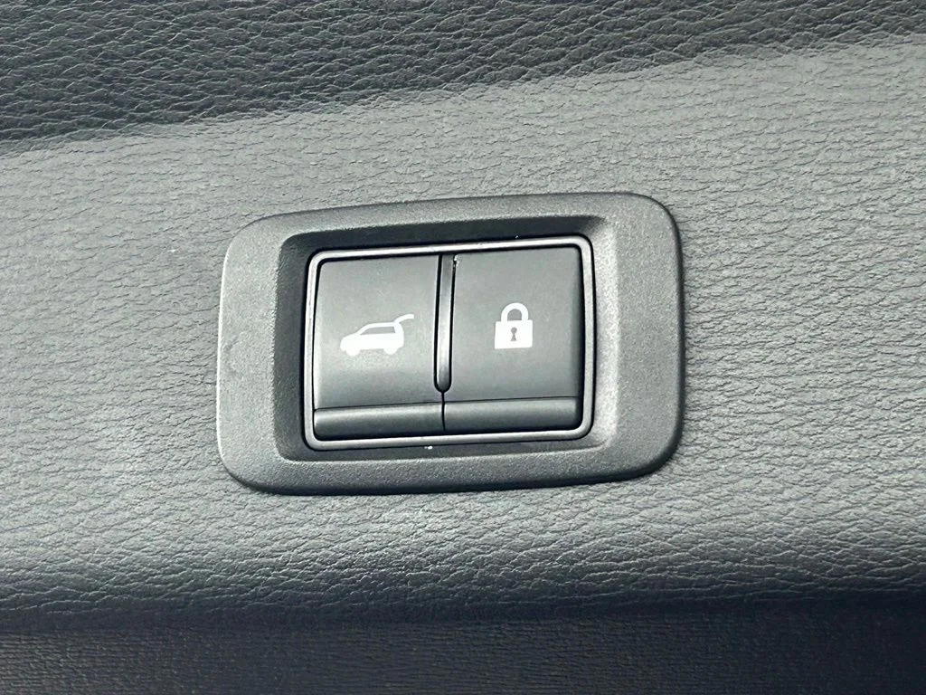 Used 2024 Diamond Mitsubishi SE Black Edition image 46