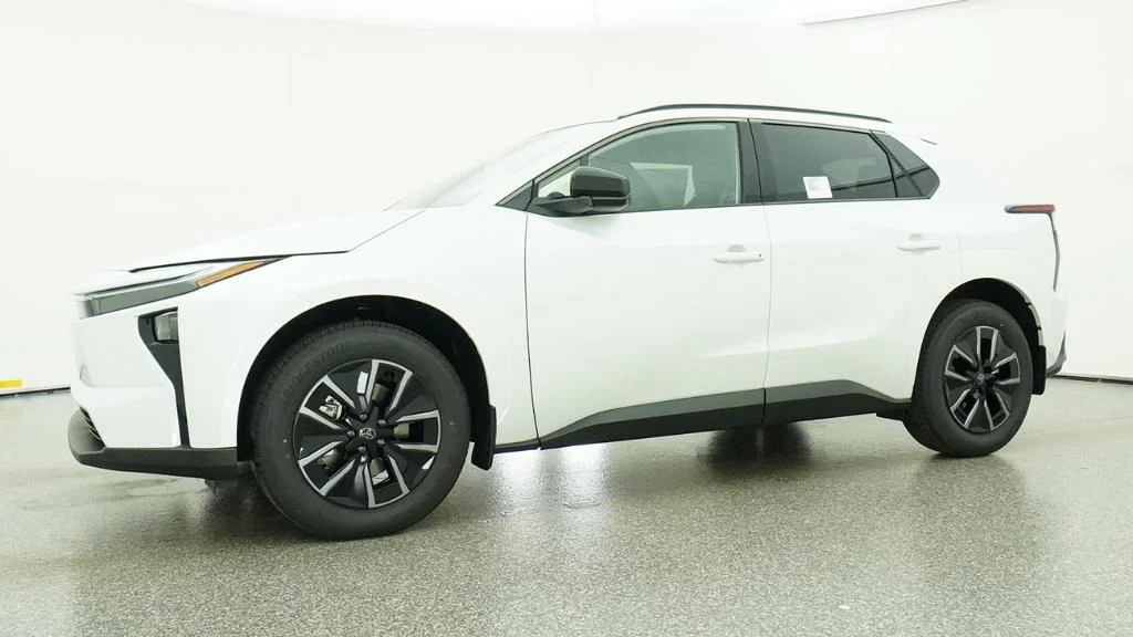 New 2026 Wind Chill Pearl Toyota XLE image 19