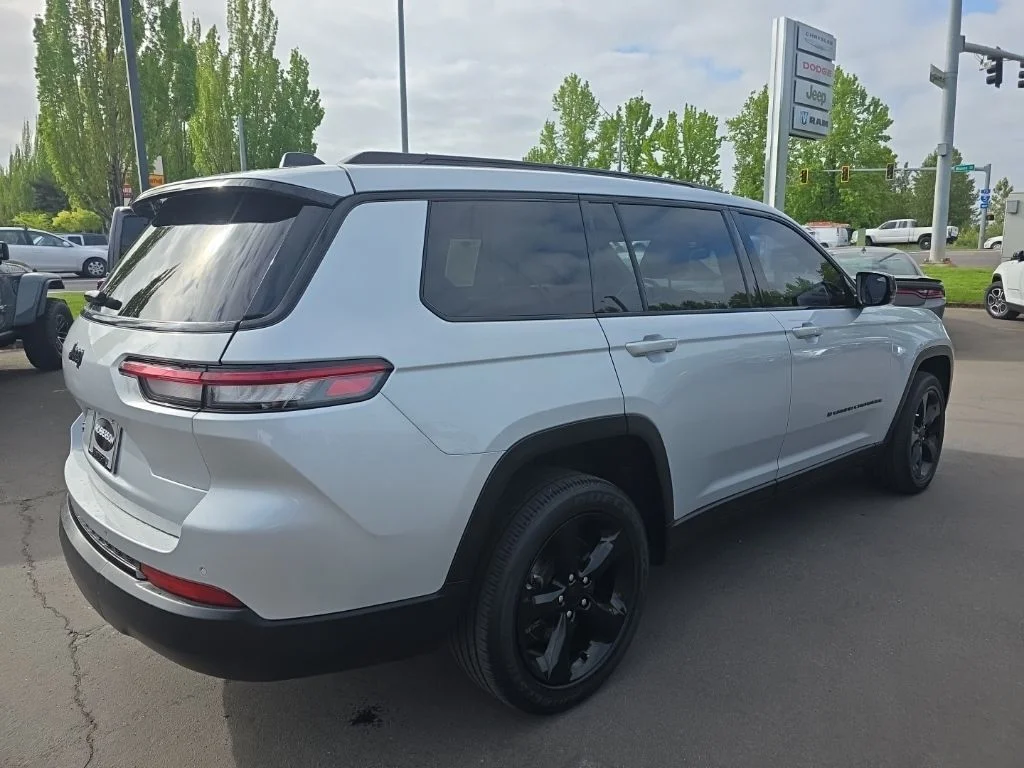 Certified Used 2021 Silver Jeep Altitude image 5