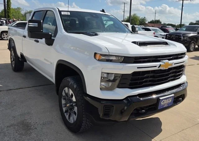 New 2026 Summit White Chevrolet Custom image 3