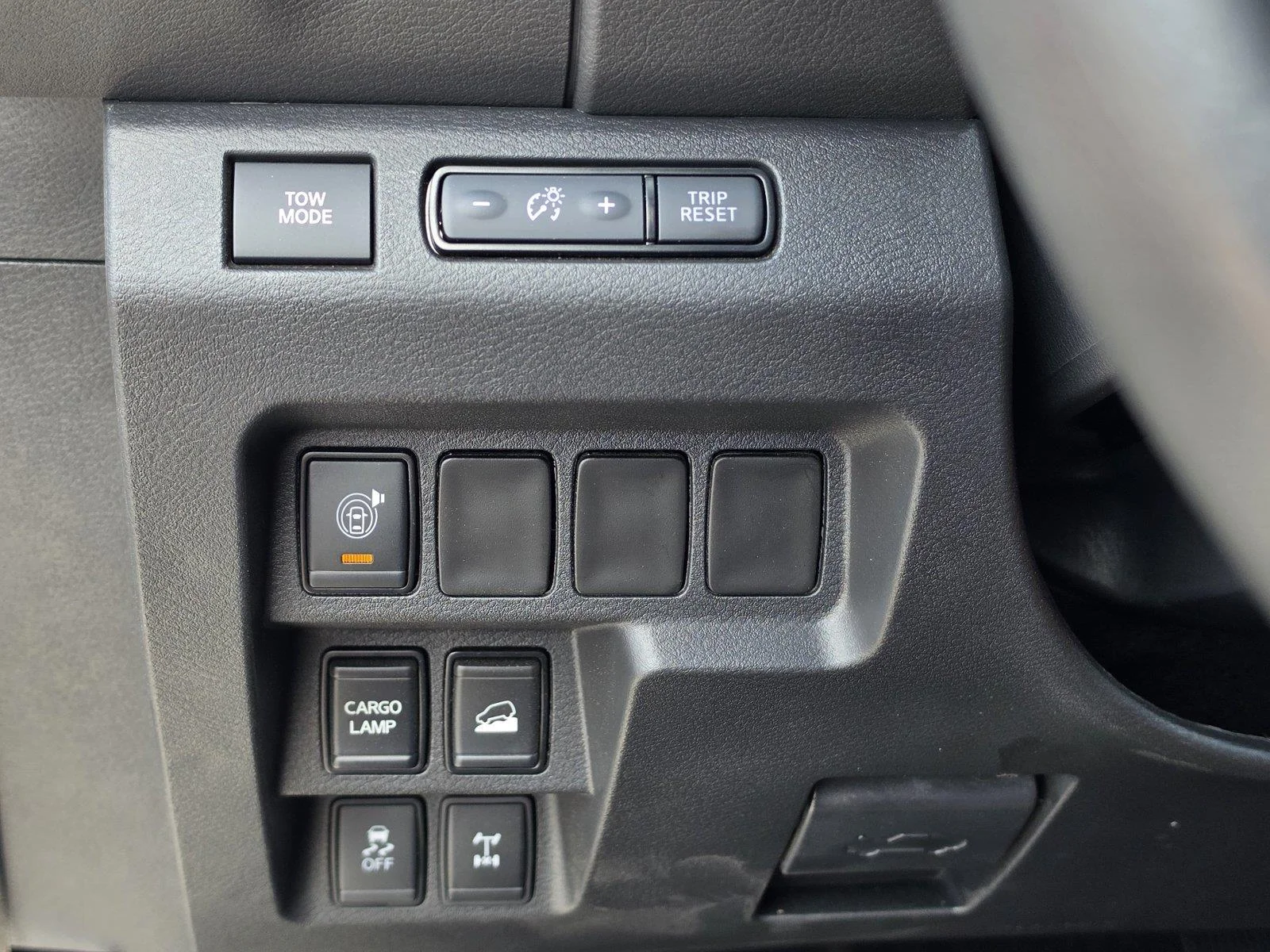 Used 2025 Boulder Gray Pearl Nissan PRO-4X image 21