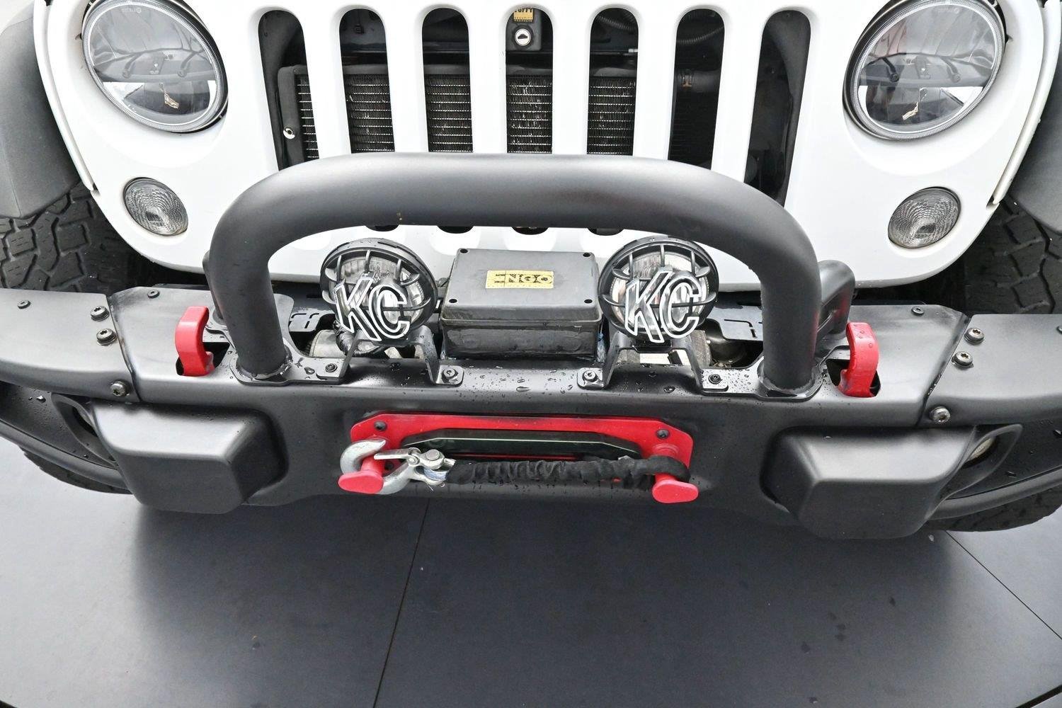 Used 2014 Bright White Clearcoat Jeep Rubicon X image 35