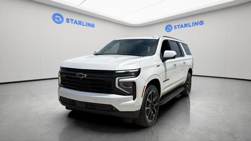 Used 2025 Iridescent Pearl Tricoat Chevrolet RST image 1