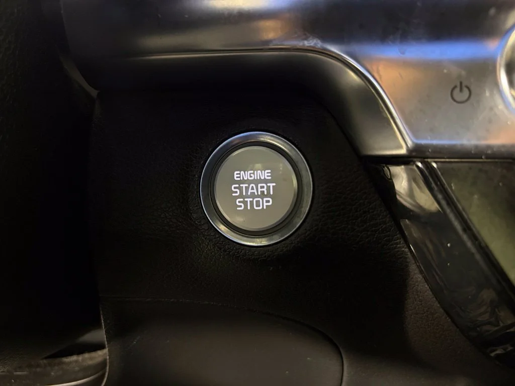 Used 2022 White Kia LX image 22