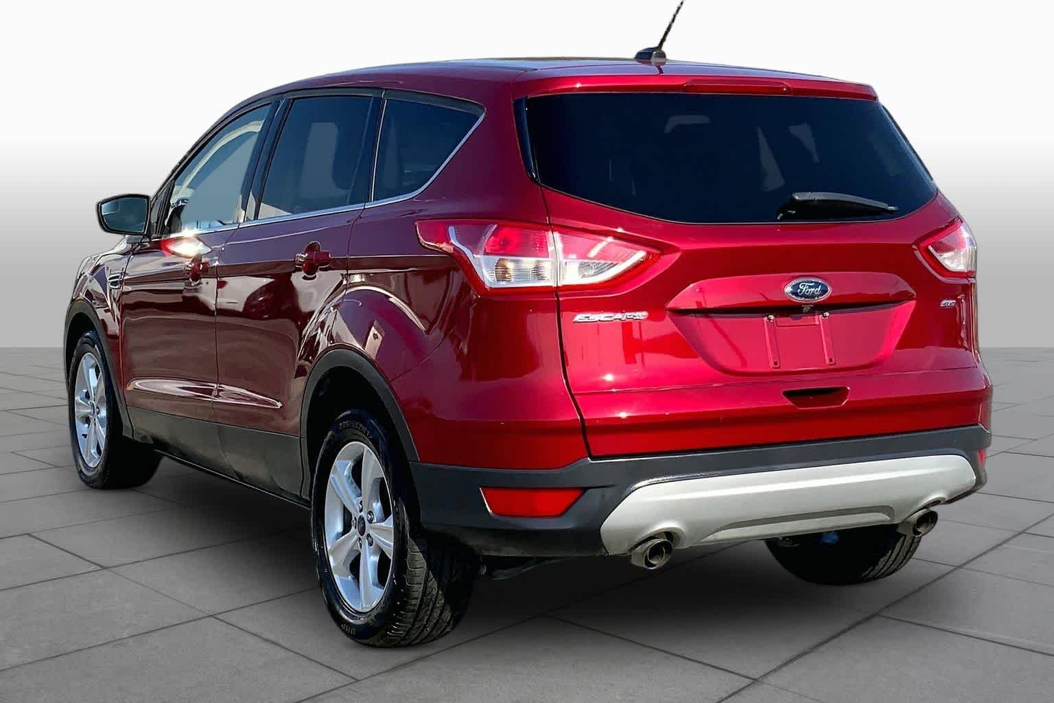 Used 2015 Ruby Red Metallic Tinted Clearcoat Ford SE image 12
